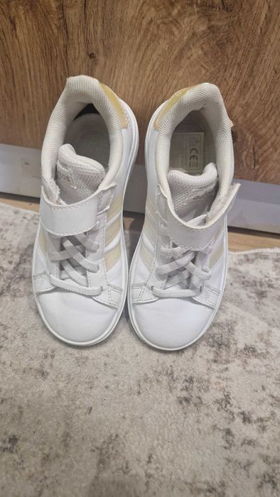 Маратонки Adidas за момиче