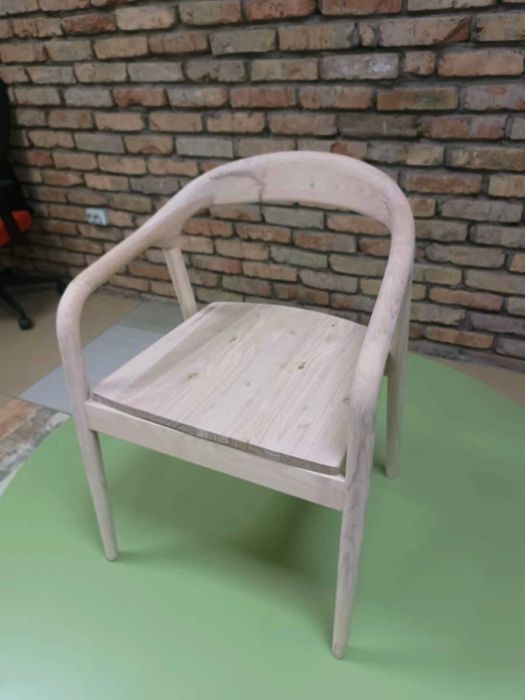 Стул деревянный бежевый