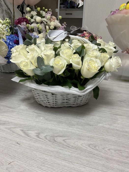 Букет корзина с роз