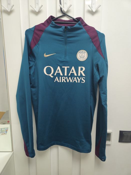 Bluza de fotbal Nike PSG NOUA! 60% REDUCERE 

Nu a fost purtată deloc.