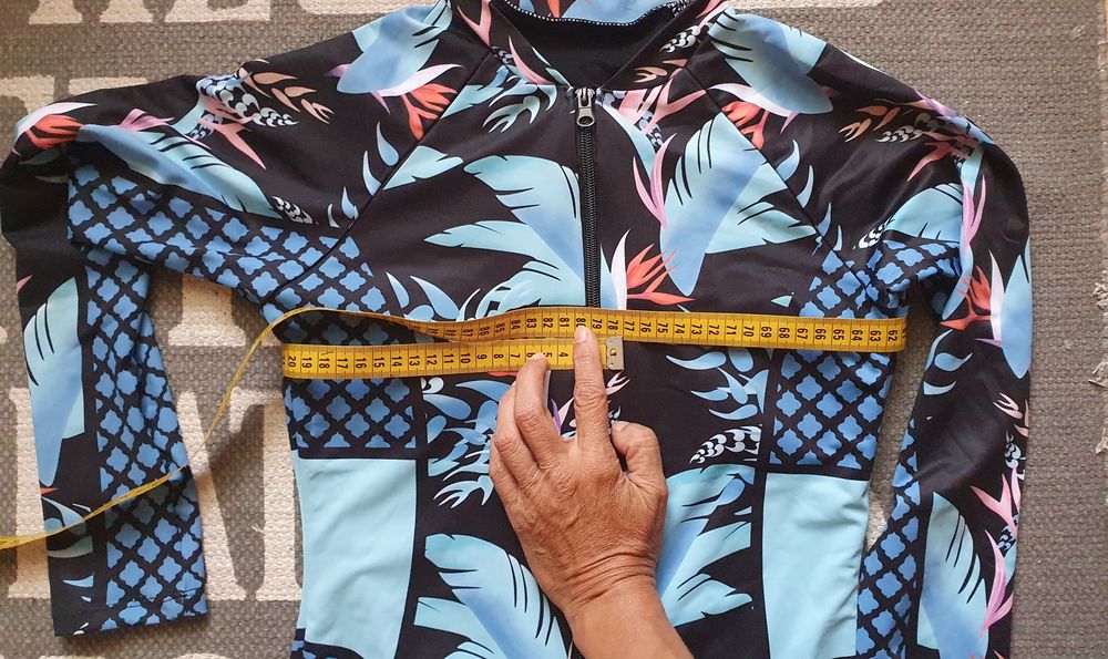 Costum de baie întreg