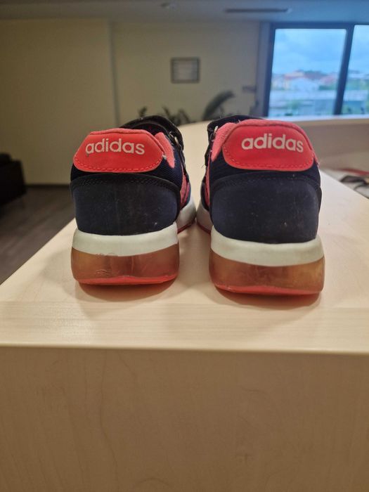 Papuci fete Adidas marimea 28, purtati, dar in stare buna.