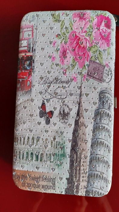 Дамски чанти и портмонета