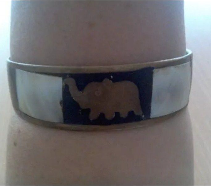 Brățară veche, piesă deosebită, din alamă, sidef alb și email