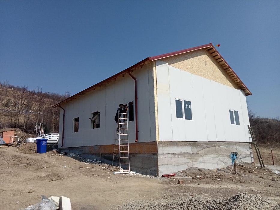 Vand case modulare din panouri Sandwich