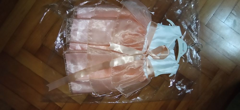 Официална рокля за момиченце на 1 г.