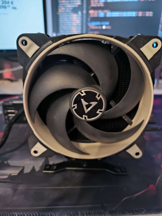 GIGABYTE Z490 GAMING X + Intel i5-10400F + Artic Freezer 34 охлаждане