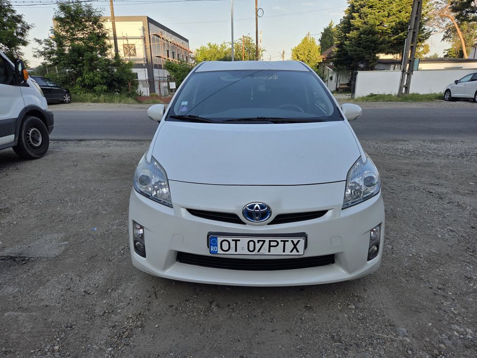 Toyota prius benzină-hybrid