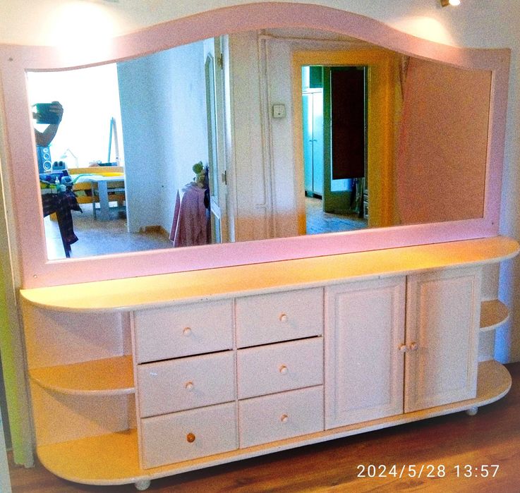 Холен шкаф.Дизайнерски проект.С огромно огледало.Масив.