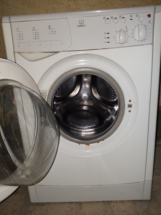 Продается стиральная машина Индезит