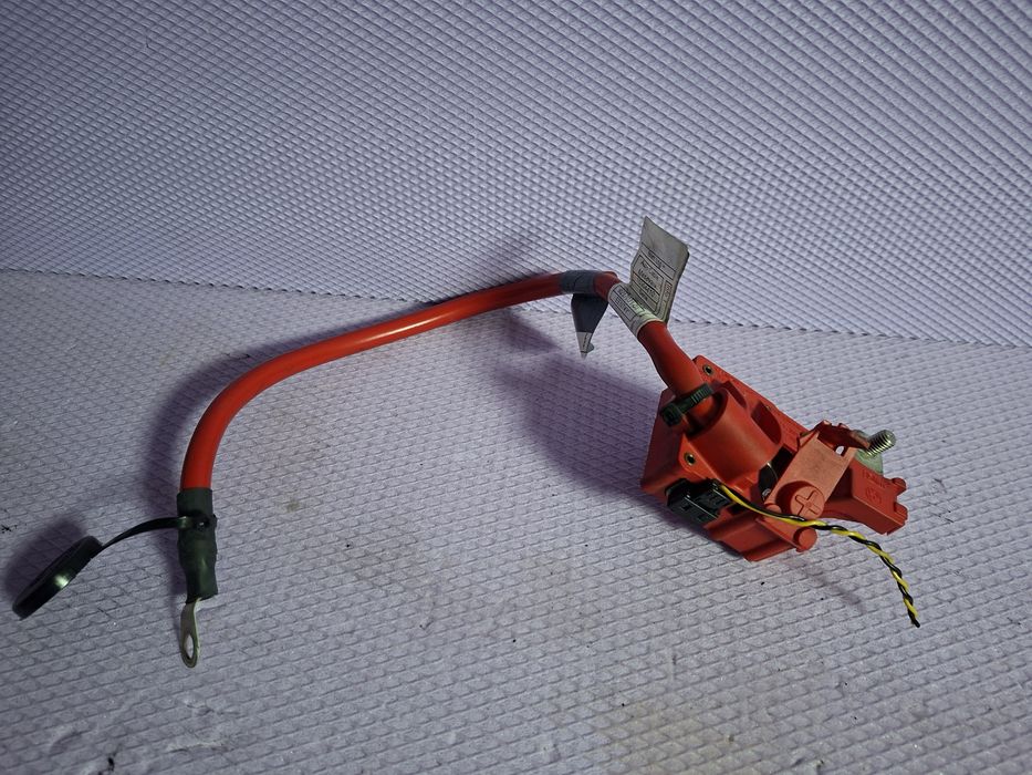 Borna baterie plus BMW E82 E88 E90 E91 E92 E84 Cod 9217031 in stare buna de funcționare