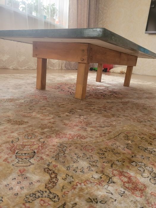 Стол мраморный, ножки деревянные