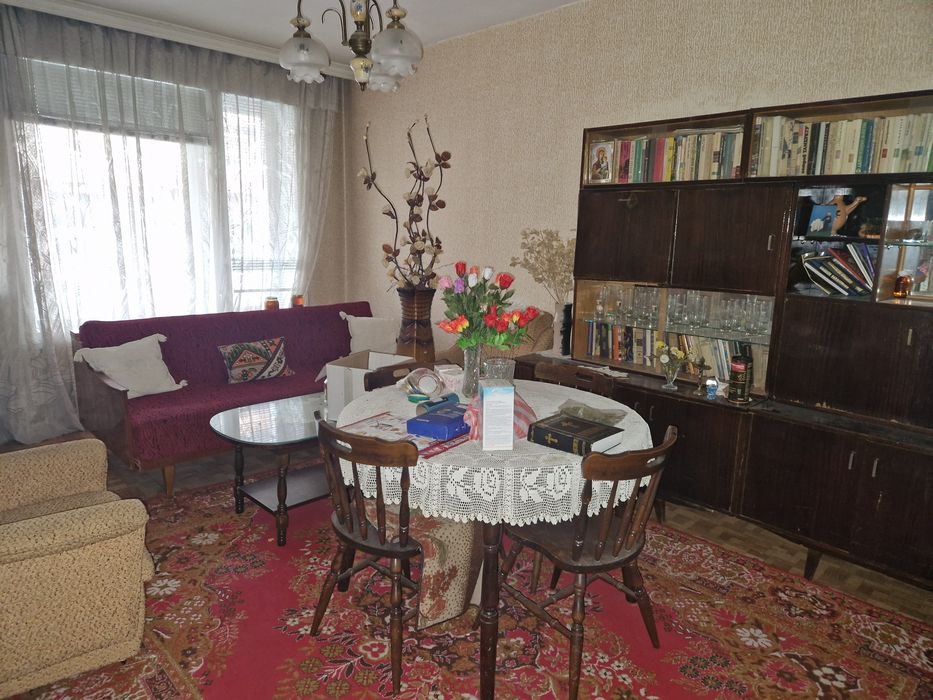 Продавам четиристаен апартамент в Асеновград!