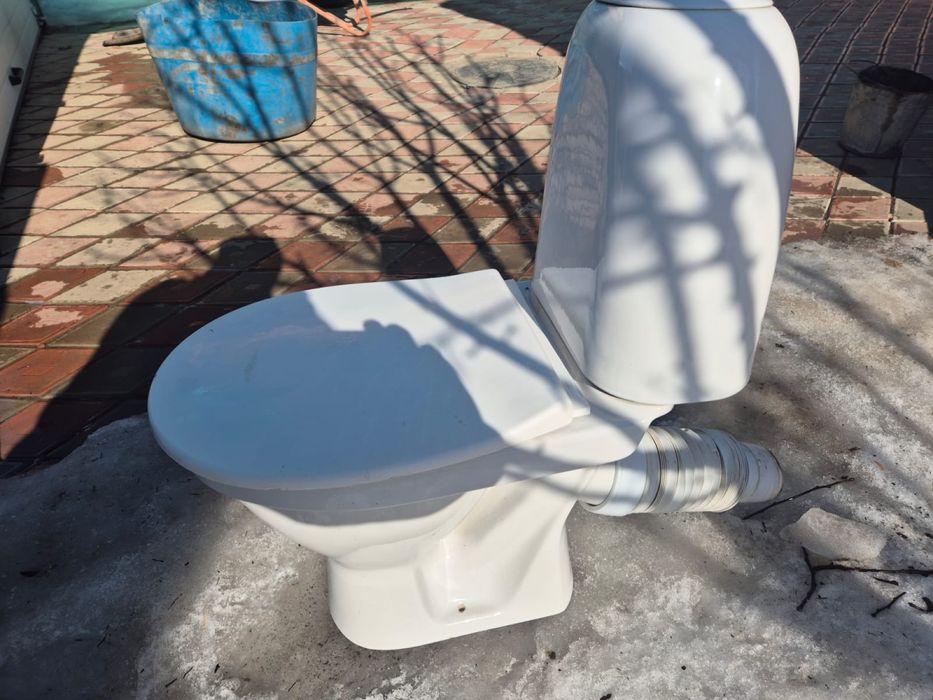 Продается унитаз