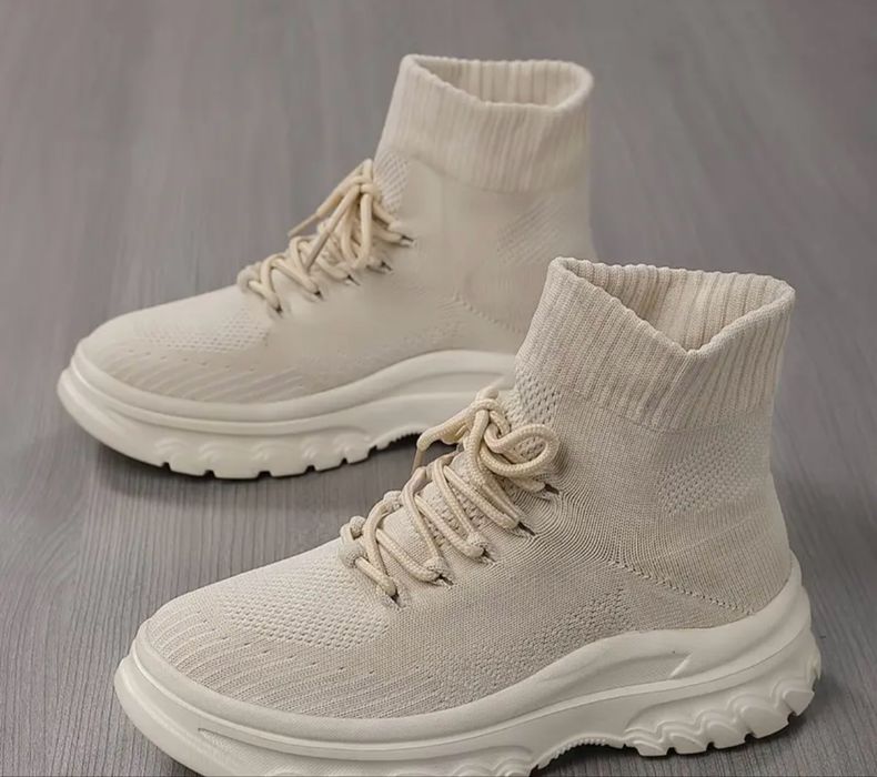 Нови обувки елегантни изчистени бежави