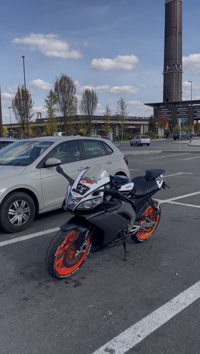 Aprilia rs4 125.