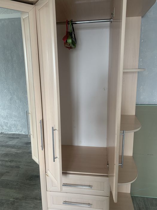 Продам шкаф угловой