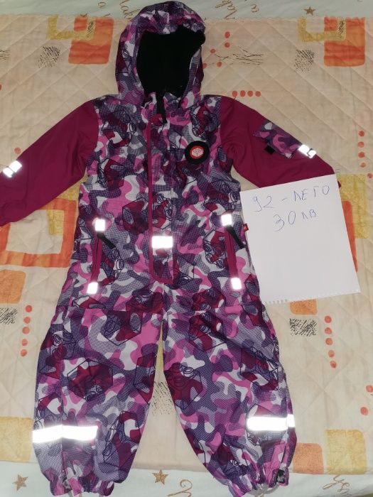 детски екип за ски.като нов,няма следи от употреба.