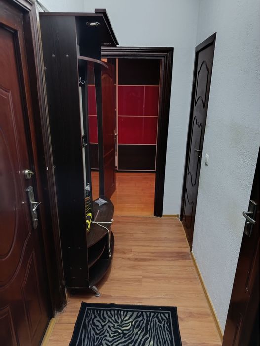 Икки хонали квартира сотилади.