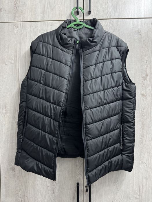 Продам чёрную Жилетку