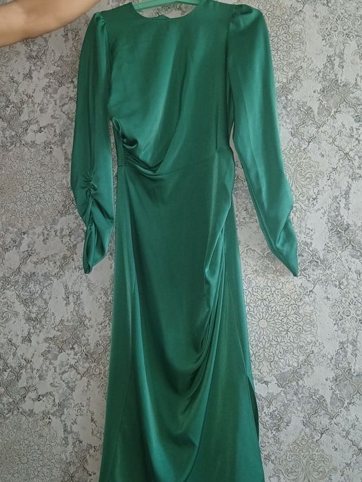 Платье вечернее продам размеры 42(S) одевала 1-2раза