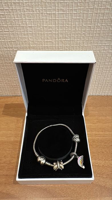 браслет Pandora с шармами