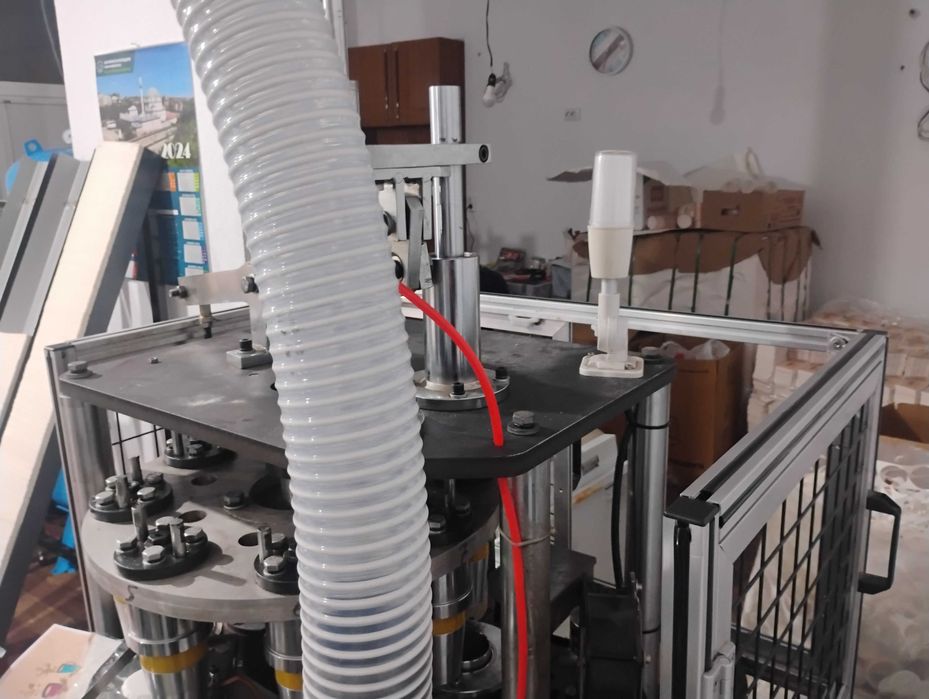 Машина за картонени чаши 2022г 7оз