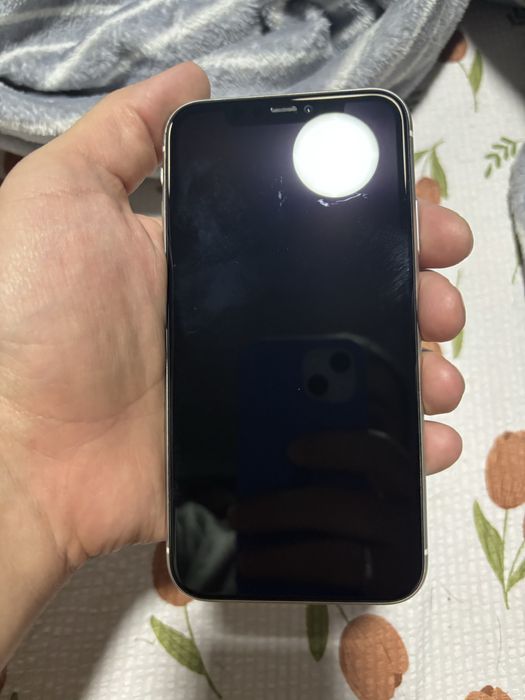 Продам айфон 11 белый на 64гб