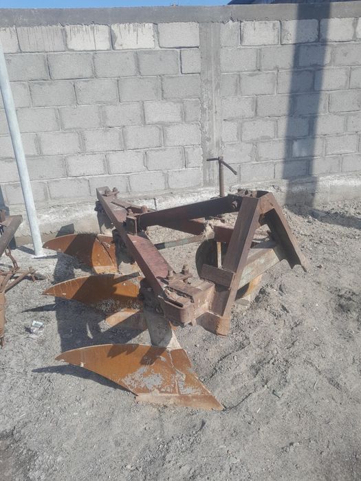 Продааам плуууг.