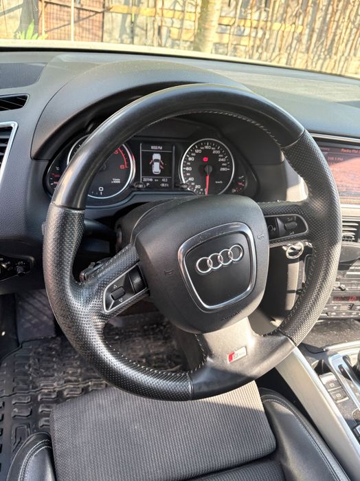 Vând Audi q5 2012