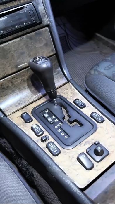 Mercedes benz w 210 E 200