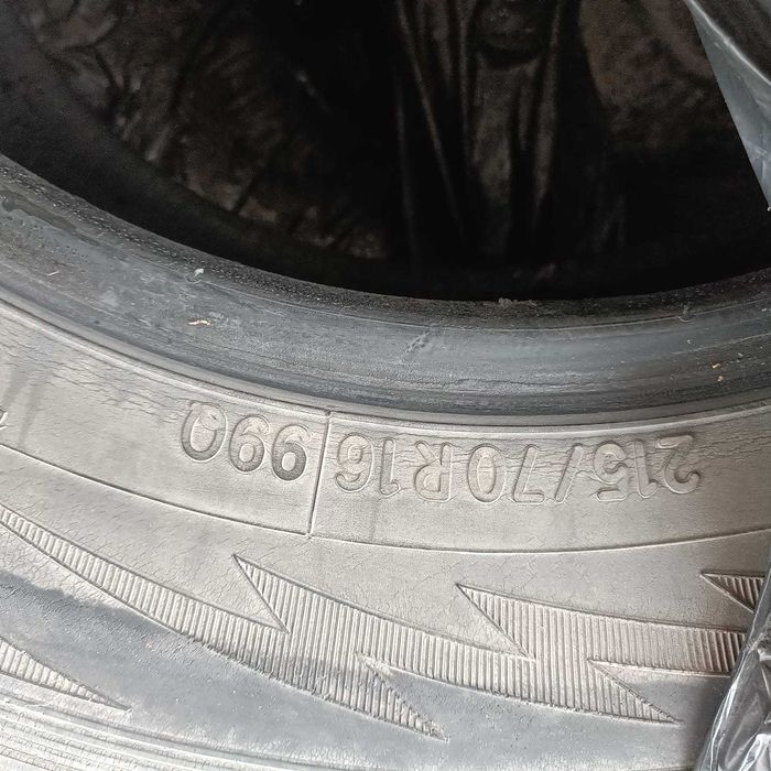 Продам резину 215/70R16