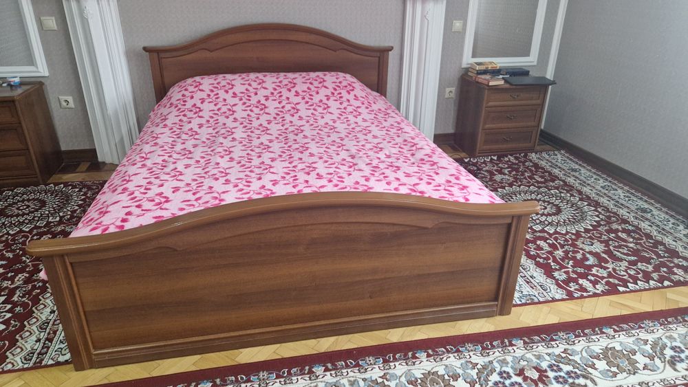 Продам спальный гарнитур