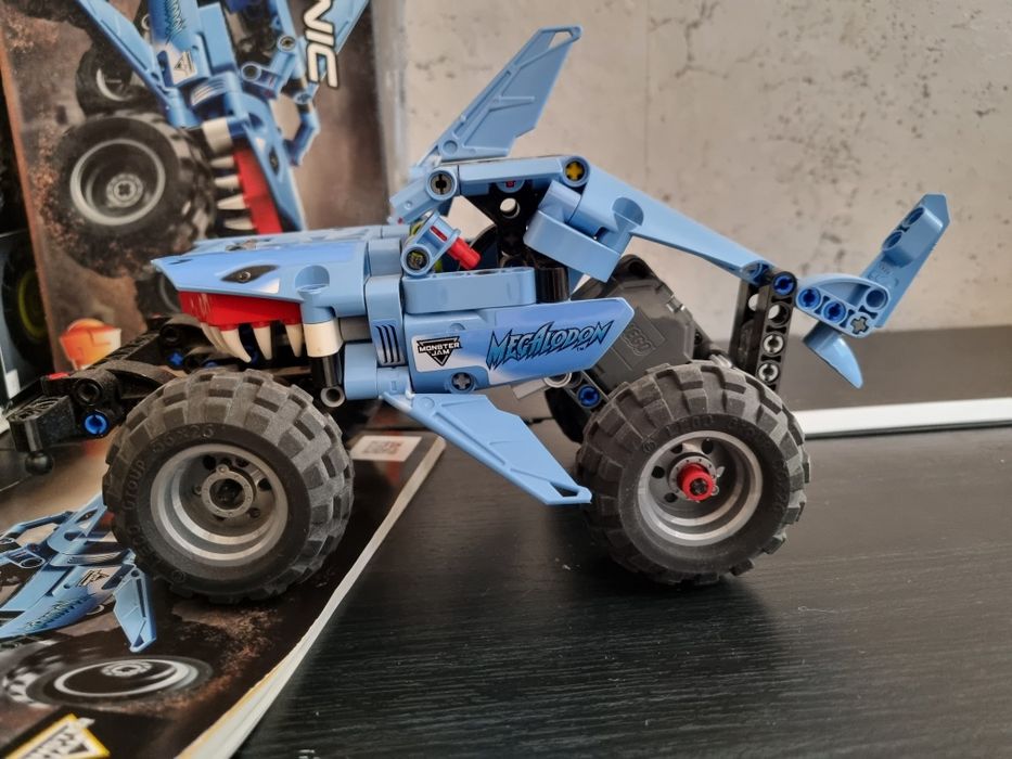 2 Seturi LEGO Technic - 42118 & 42134