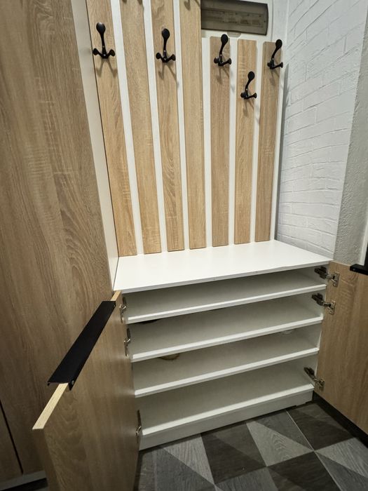 Продам прихожую.