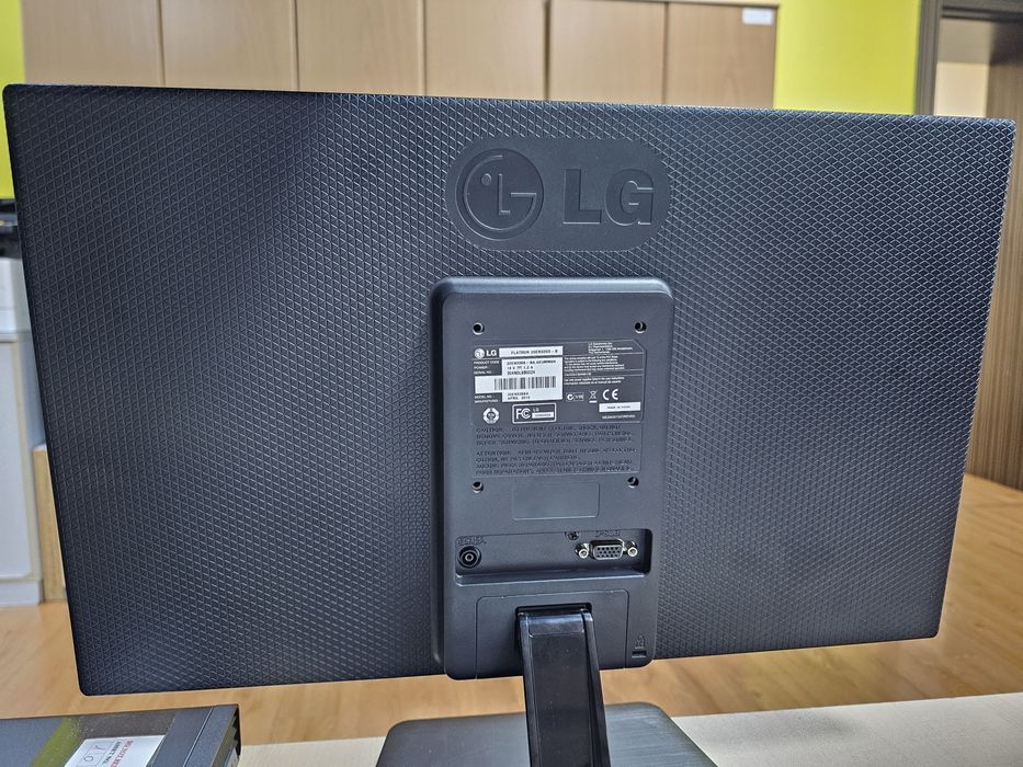 Монитор LG 20дюйм