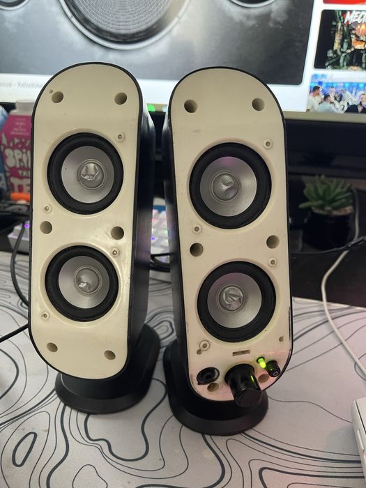 Vând sistem audio Logitech X-230, format 2.1, cu subwoofer + 2 sateliți