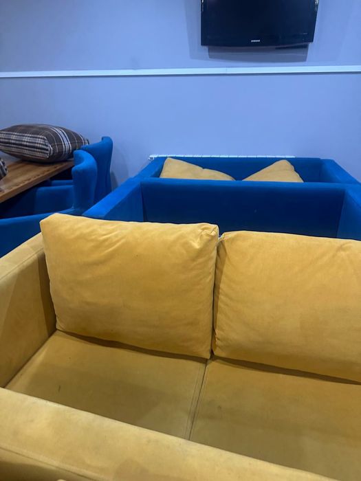 Продам  компьютерный стол и стулья