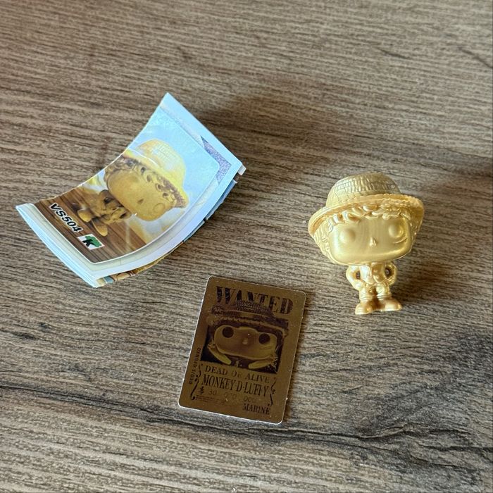Золотой Луффи one piece kinder joy