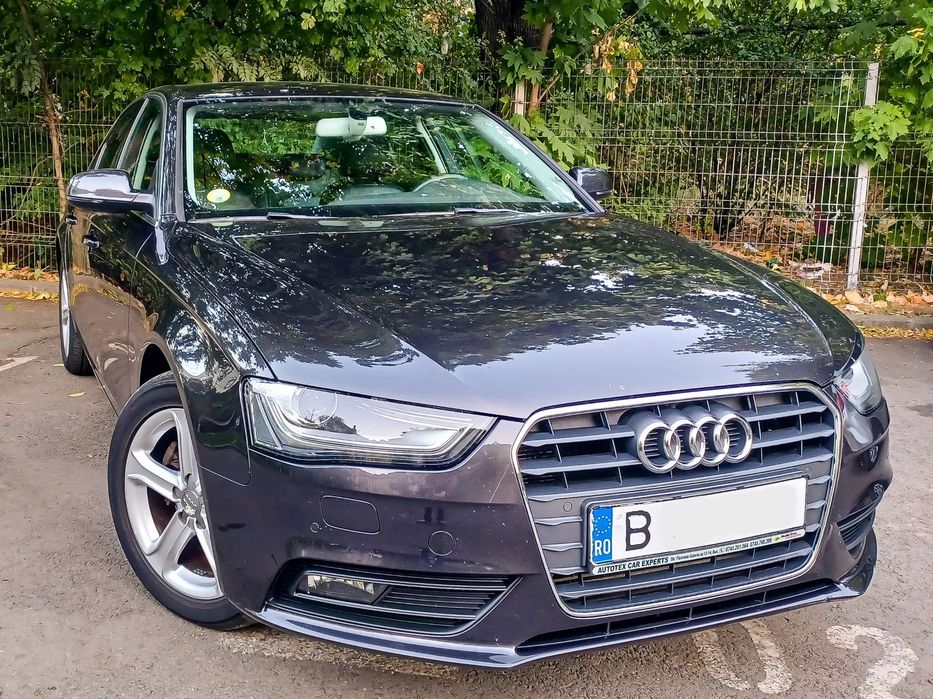 Audi A4 Limuzina Audi A4 (B8) 2012, diesel 2.0, cutie automata, culoare gri.