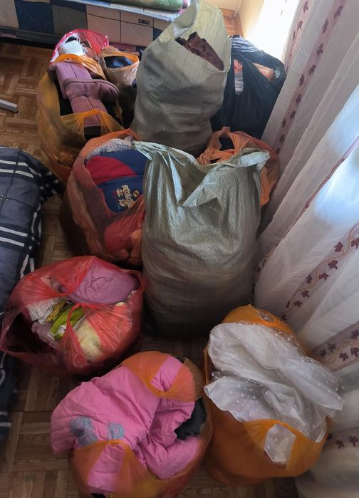 Бесплатно детские вещи, женские и мужские.