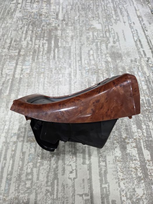 Продам консоль на камри 30