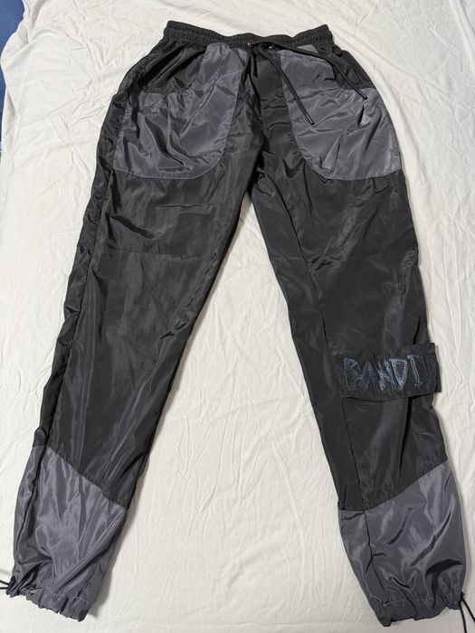 Продавам дрехи на Bandit