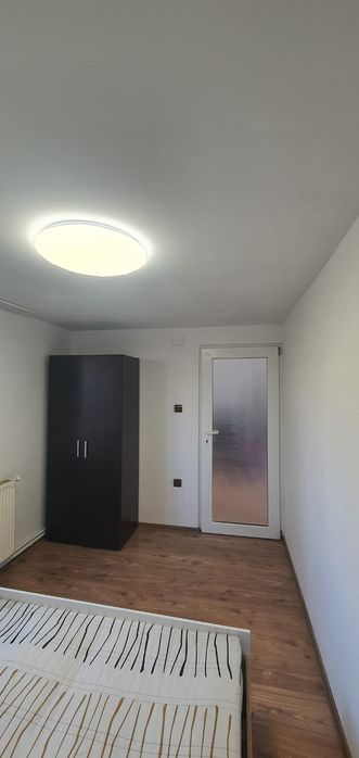 Casa trei camere de închiriat