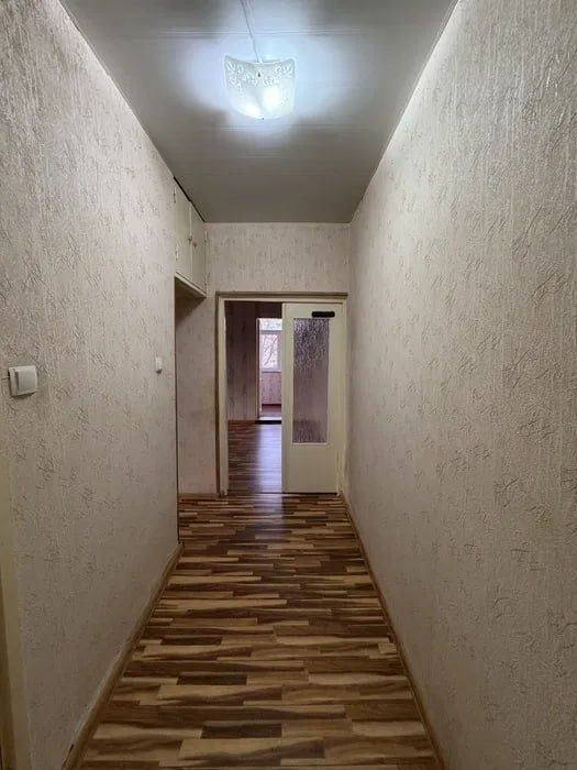 Продается 1 переделанная в 2 комнатную квартиру на Авиасозлар 2.