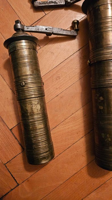 Стари месингови кафемелачки. Комплект 12 лъжички в кутия