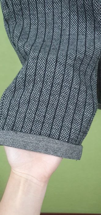 Продам  брюки женские. В отличном состоянии Размер указан на фото.