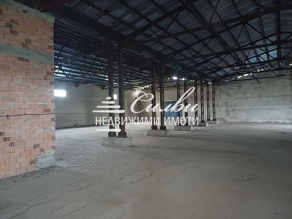 Дава се под наем Склад в Шумен, Тракия - 1300 кв.м за 1530 € - Снимка #3