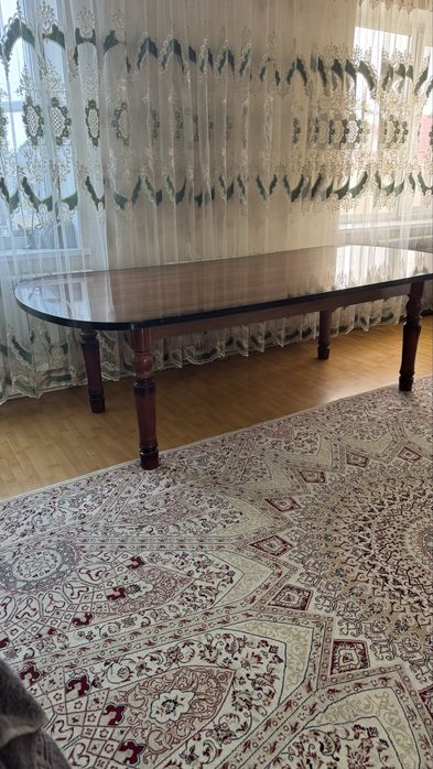 Стол со стульями