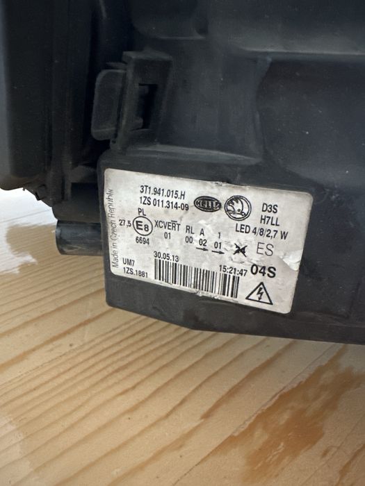 Фар за Skoda Superb 2011-2014